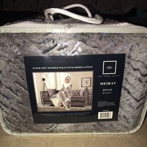NWT Hooded blanket with Sherpa lining